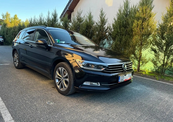 Volkswagen Passat cena 45000 przebieg: 247000, rok produkcji 2015 z Gdańsk małe 29